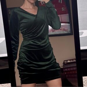 Elegant Green Velvet Dress (Fensace)